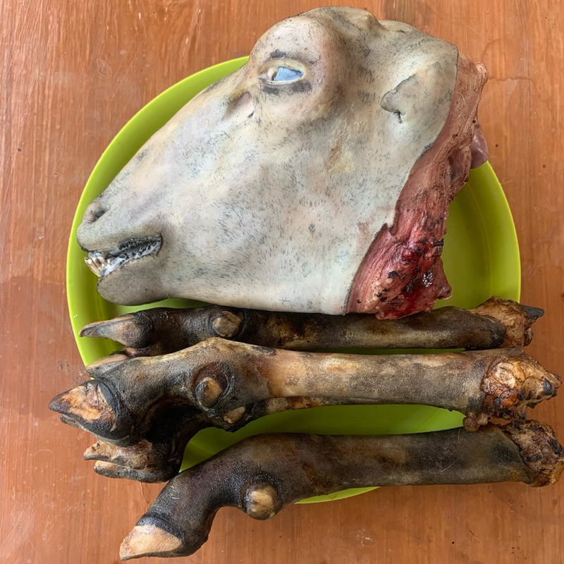 

1 Paket kepala dan kaki domba (kepala 1+kaki 4)