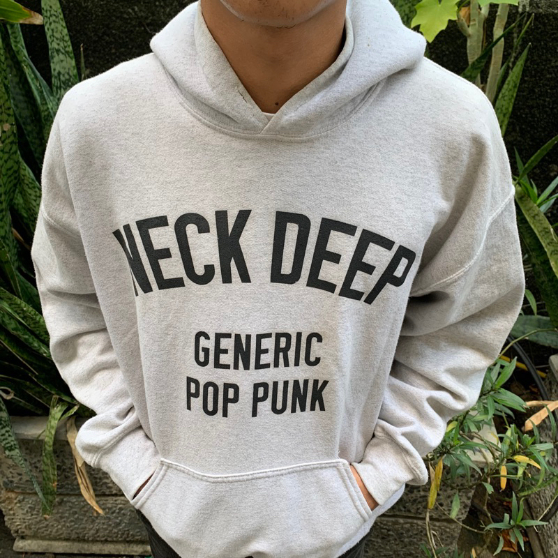 HOODIE NECK DEEP GENERIC POP PUNK LOGO  GILDAN TAG | SILVER | SIZE L