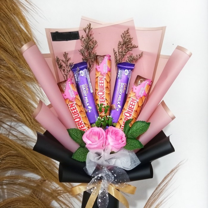 

Bingkisan Coklat Campur (SILVERQUEEN 58 gr + DAIRY MILK 30 gr) /Bingkisan Wisuda/Ultah/Hari Guru/Valentine