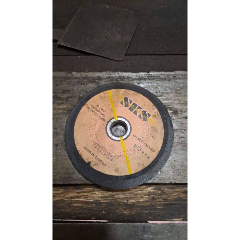 Batu asah Bekas  Asah Gergaji Slendang batu gerinda merk SKS gw ukuran 8 x 1/2 x 3/4 murah promoMade