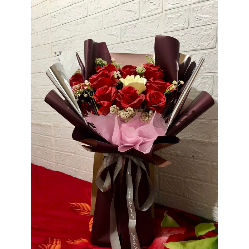 BOUQUET BUNGA MAWAR ARTIFICIAL MERAH MAROON
