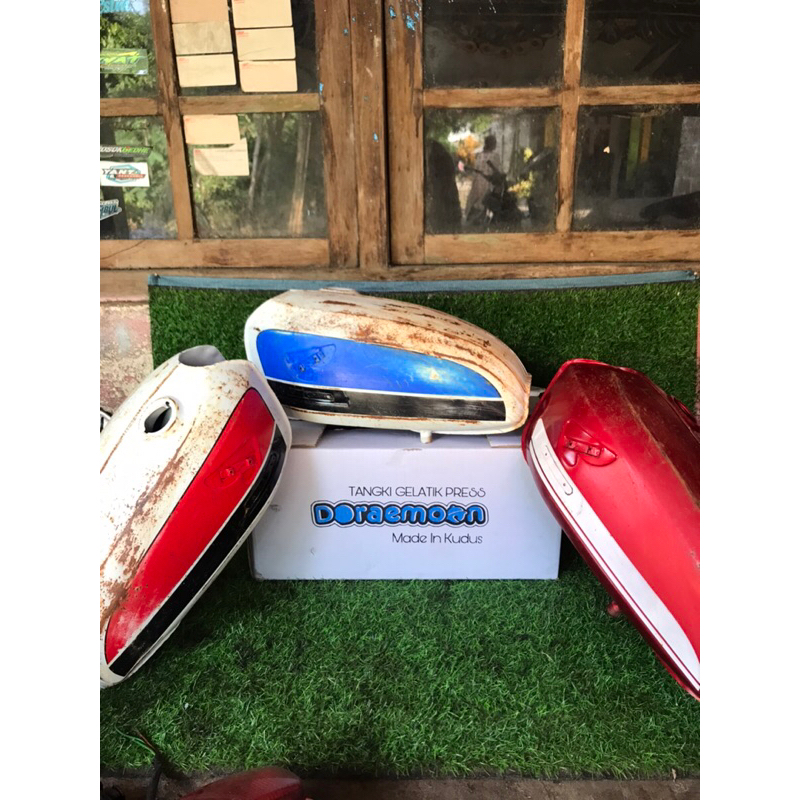 tangki tengki gastank CB pres Doraemon cat  bladus