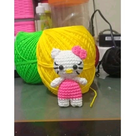 gantungan kunci hello kitty rajut/amigurami/hello kitty