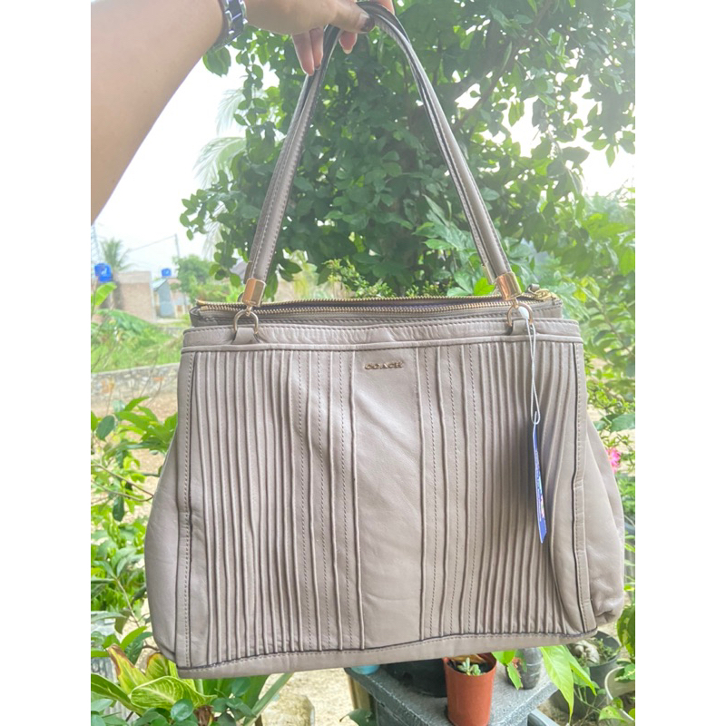 tas kulit warna lilac/taupe c0ach