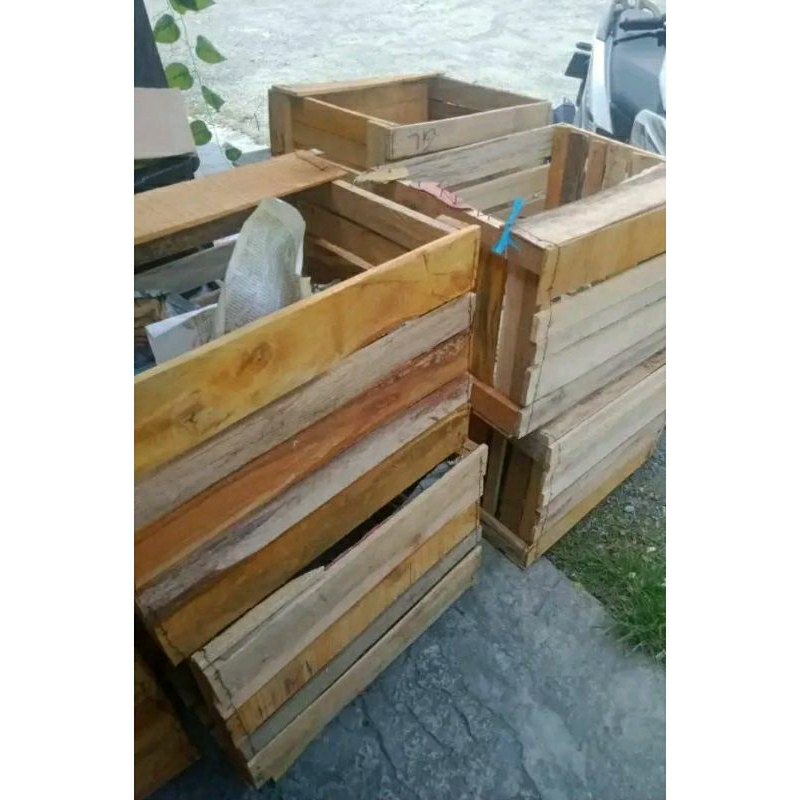 peti kayu ukuran besar