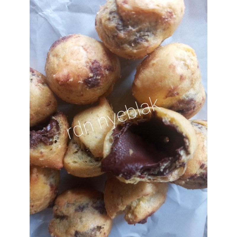 

kue soes coklat.soes coklat lumer 500grm