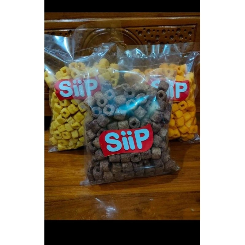 

chiki twist,,momogi,,kacang rosta