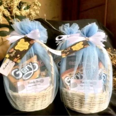 

HAMPERS KERANJANG ROTAN BUNGKUS TILE / PAKET SOUVENIR ULANG TAHUN / SNACK ANAK PAKET MURAH PAKET ULTAH / PAKET SANTUNAN / PAKET HEMAT ULTAH