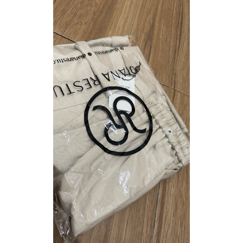 MILA PANTS DIANA RESTU size M Oat