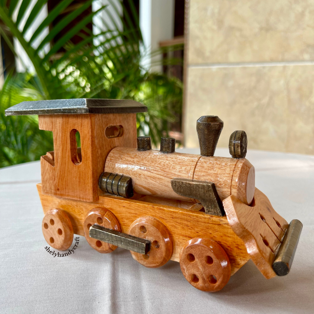 Miniatur Locomotif Kereta Kayu