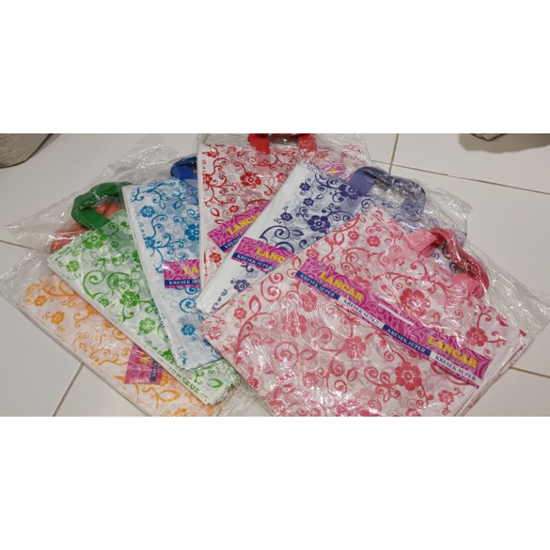 

KANTONG PLASTIK SH BATIK BUNGA 35 x 40