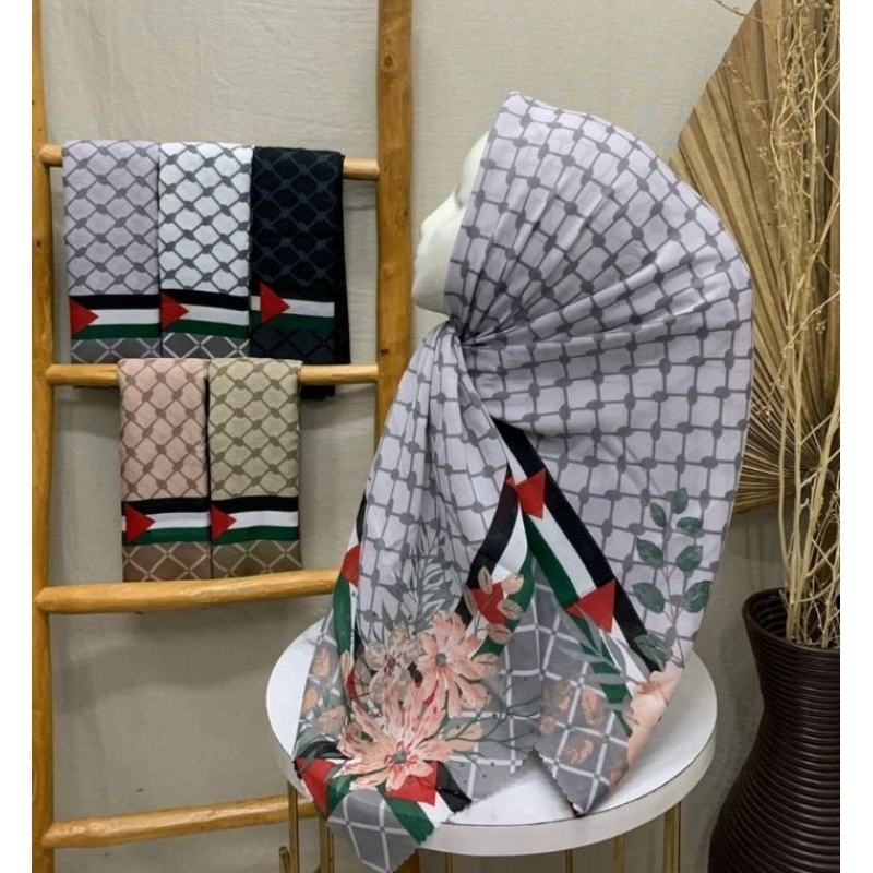 HIJAB SEGI EMPAT VOAL MOTIF PALESTINA PUTIH BUNGA