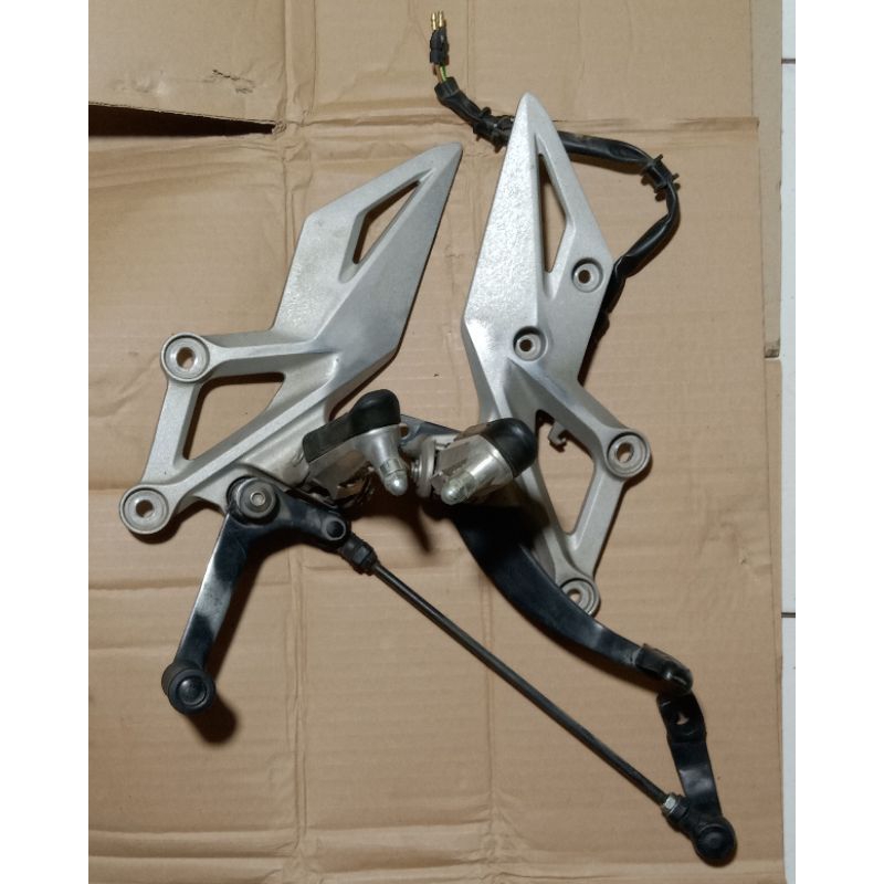 footstep depan honda CBR150R original