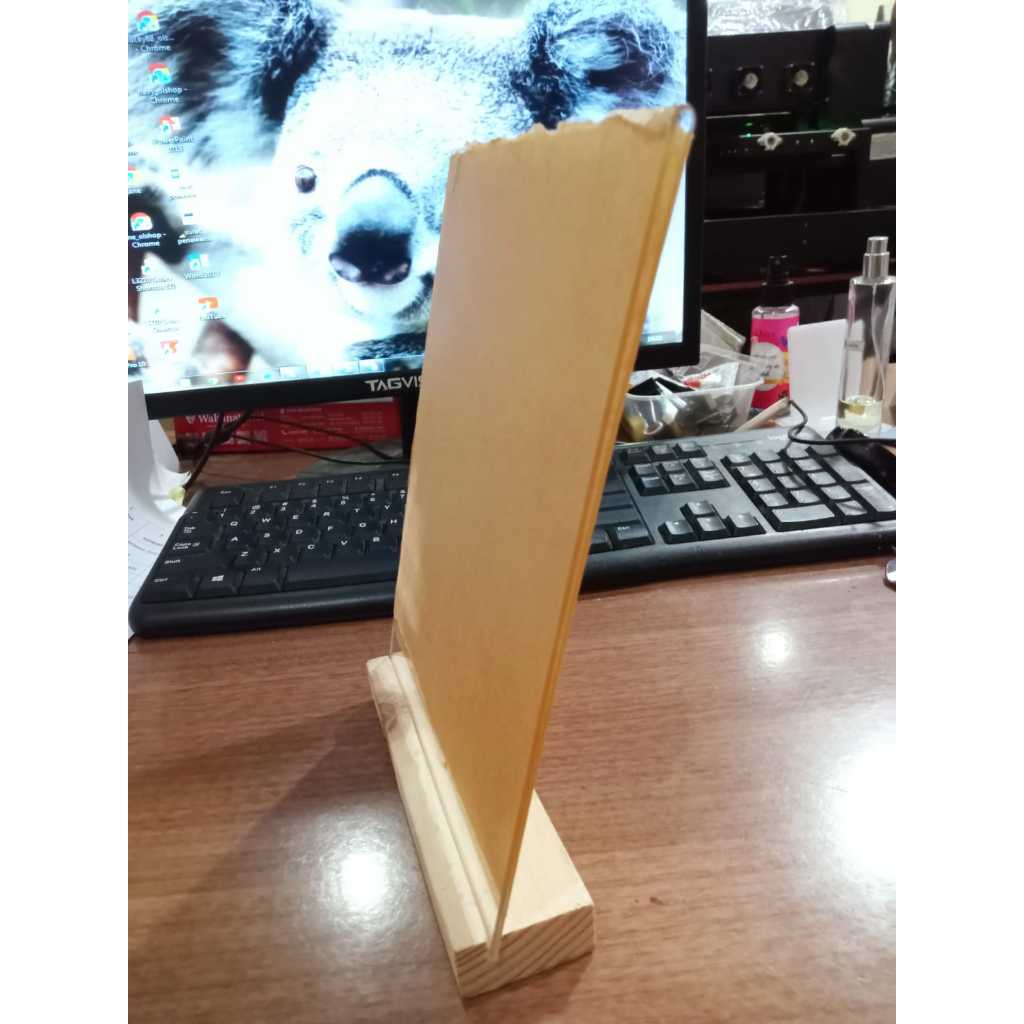 

Akrilik Tempat Brosur/Tent Holder /Tent Card A5, A6 Kaki Kayu MIRING