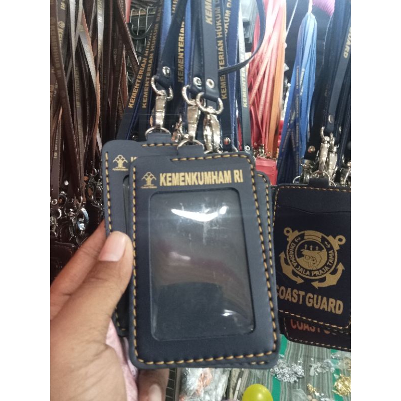 

TEMPAT IDCARD KALUNG KTA KEMENKUMHAM RI KULIT SINTETIS WARNA BIRU NEVI