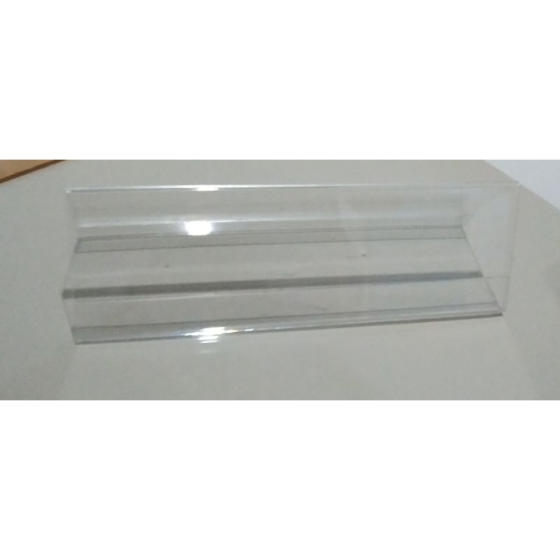 

papan nama meja segitiga