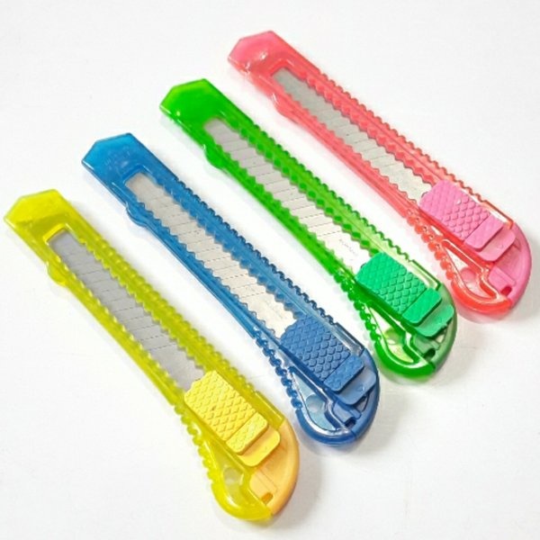 

cutter besar renceng ecer / Pemotong kertas / pisau kater besar (pcs)