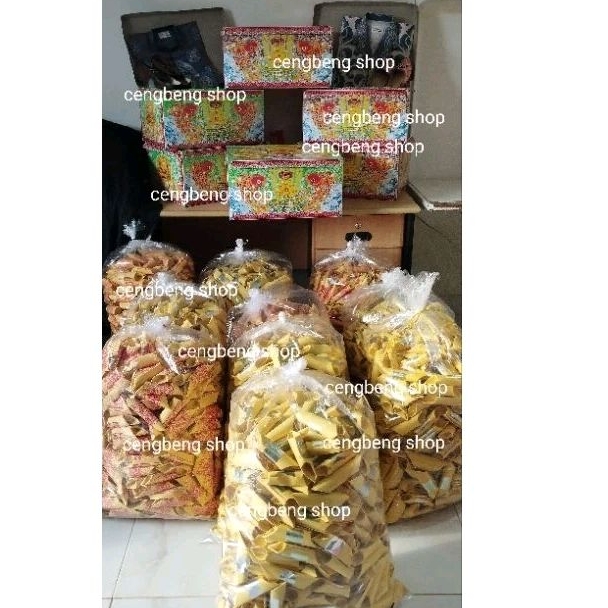 sembahyang leluhur / cengbeng / uang kertas / kertas emas