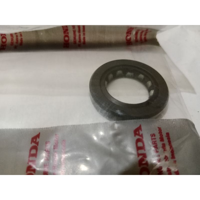 Seal Sil As Pully Honda Vario Beat Old Lama Karbu (91202-KVB-003) Kualitas Honda Asli Original