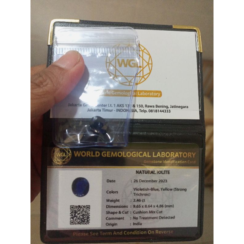 Narutal batu Iolite