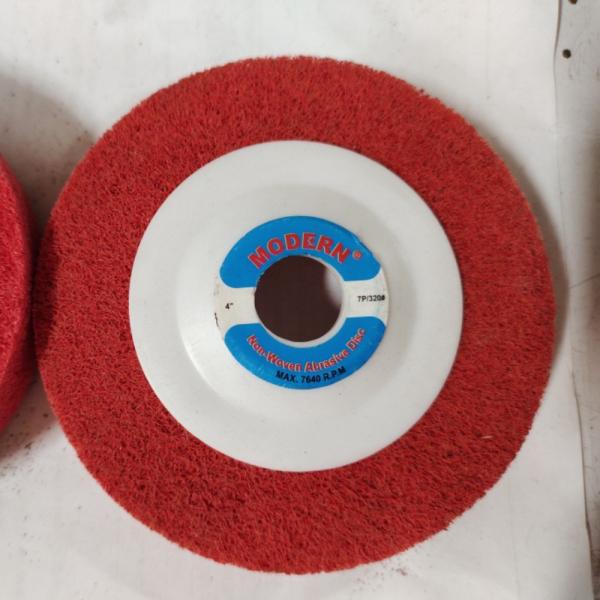 non woven abrasive disc 4x7P grit 320 MODERN Berkualitas