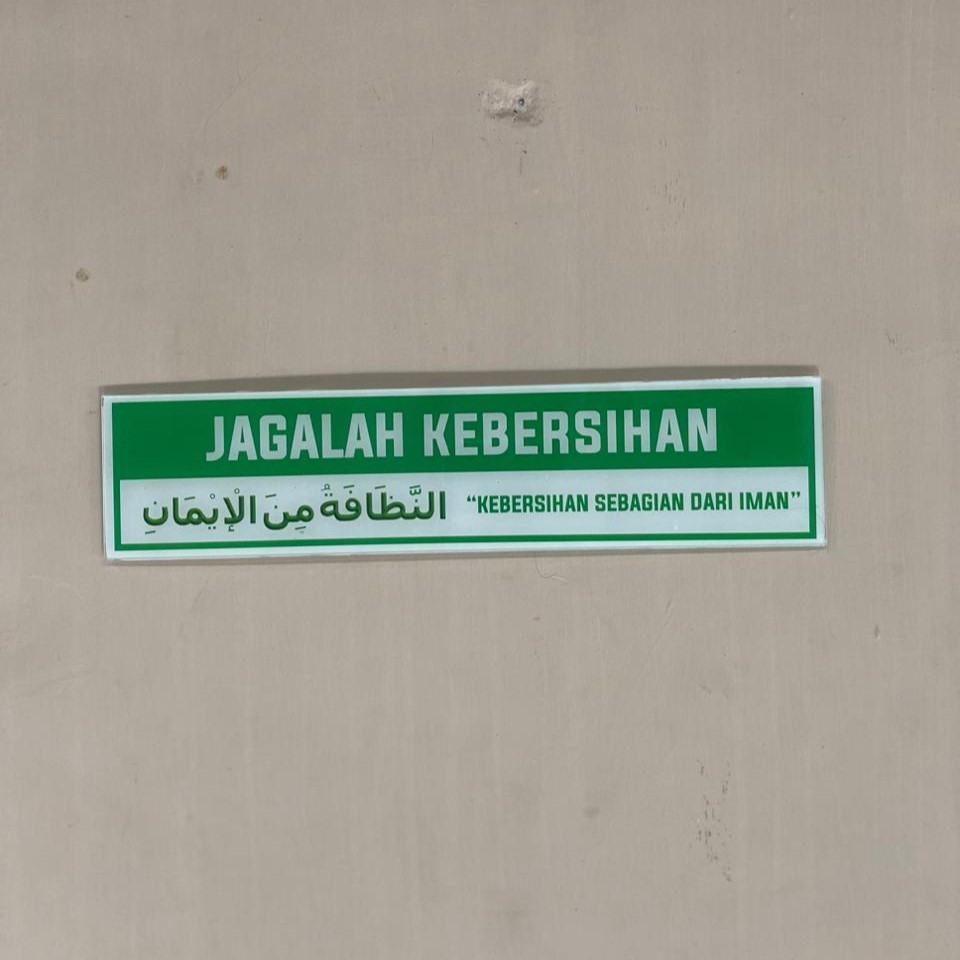 Akrilik Jagalah Kerbersihan, Kebersihan Sebagian Dari Iman