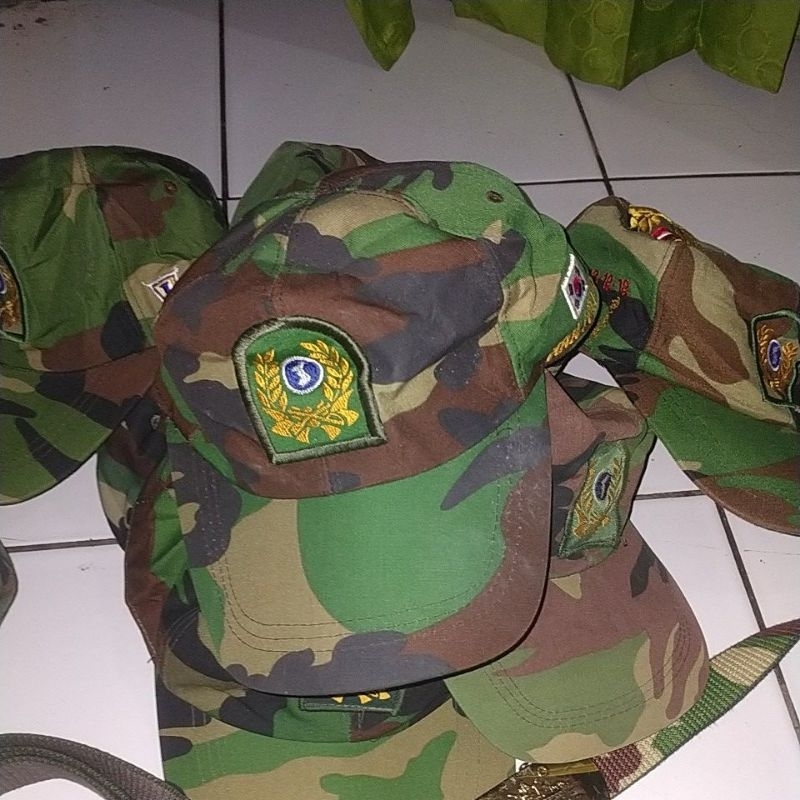 topi tactikal Woodland Roka