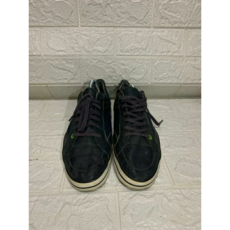 Sepatu Sneakers original hugo boss size 43