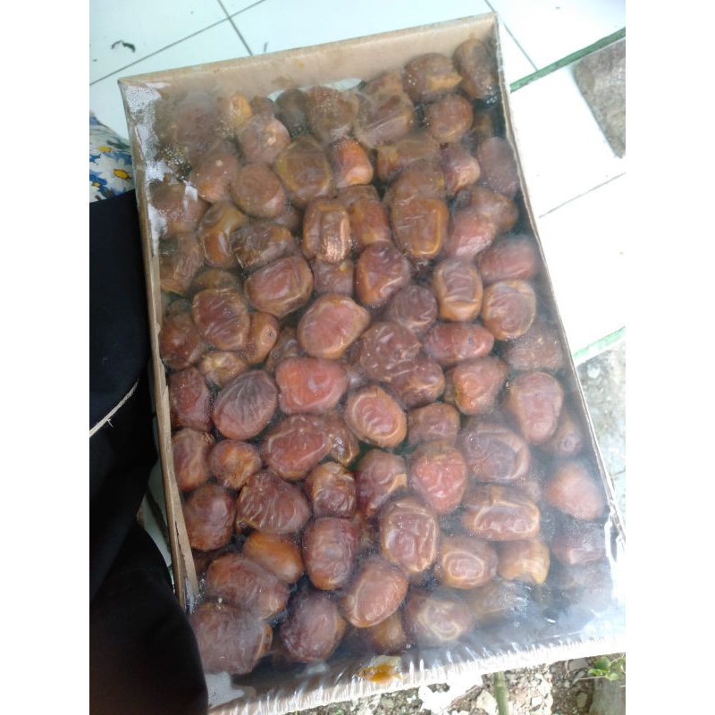 

Kurma Sukkari premium 1 dus 3 kg lebih daging tebal manis Kurma Sukari Al Qassim ruthob