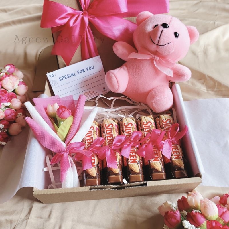 

Hampers Coklat / Hampers Boneka / Kado Valentine / Kado Ulang Tahun / Gift Box / Coklat Silverqueen Chunky