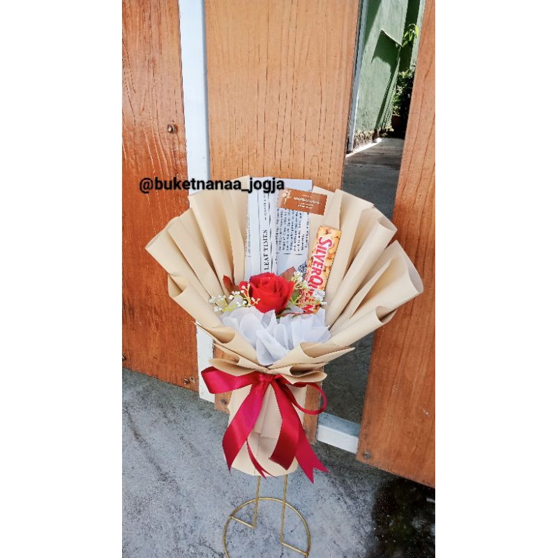 

buket coklat minimalis valentine/kado ulangtahun/wisuda