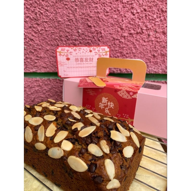 

Hampers Imlek CNY 2024 | Lucky Banana Bread | uk 10x20 cm | Gift Box Sincia | Parcel Chinese New Year | Roti Pisang | Bolu Pisang | Kue Pisang