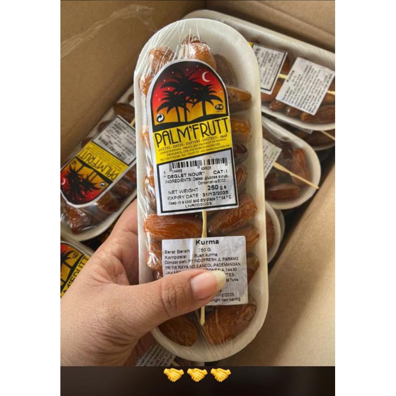 

Kurma bertangkai Palm Frutt Berat 250 gr/pack