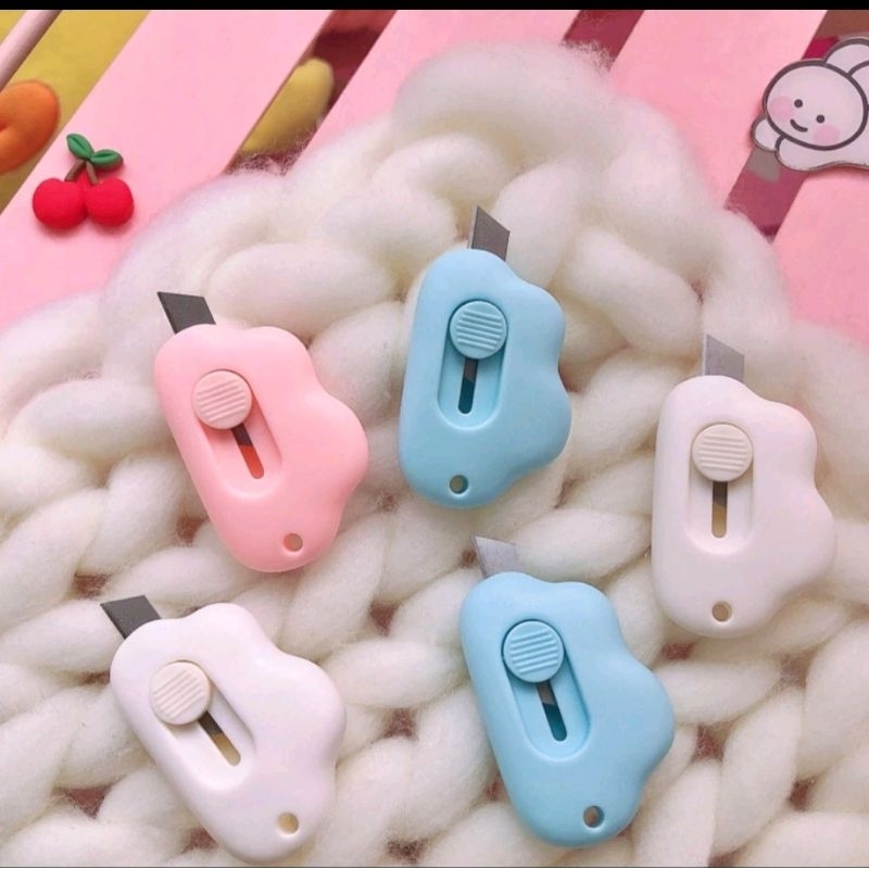 

Cutter Mini Traveling Motif Awan Lucu