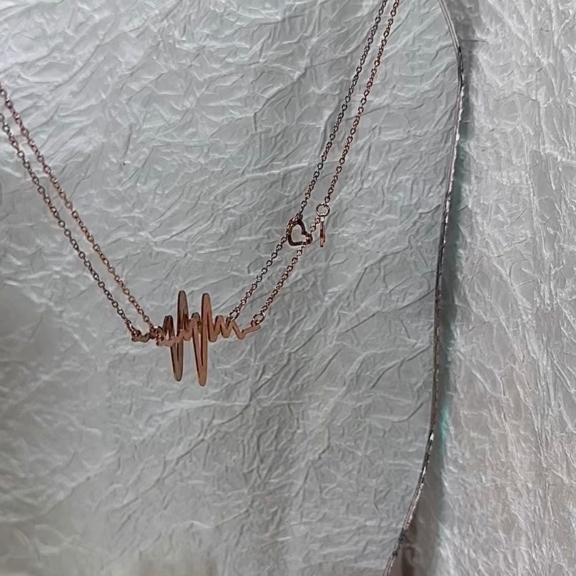 Beeverly-Kalung Detak Jantung Titanium