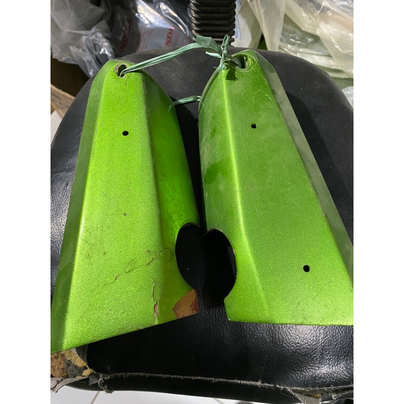 Cover Body Belakang Tepong Kempol Samping Yamaha V80 V75 Original TERMURAH,asli warna hijau