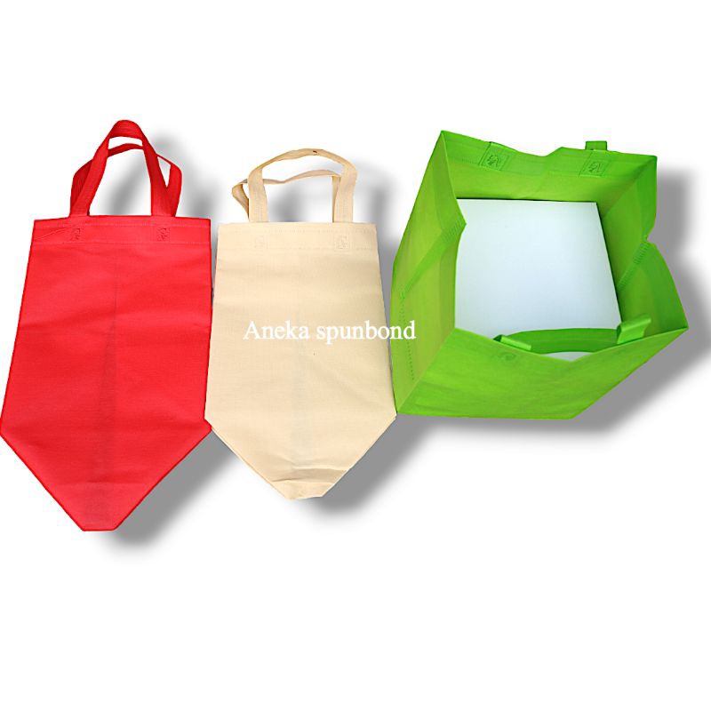 

RB (isi 12 pcs) Tas goodiebag Spunbond Hajatan Model Mcd 20x20 Tebal