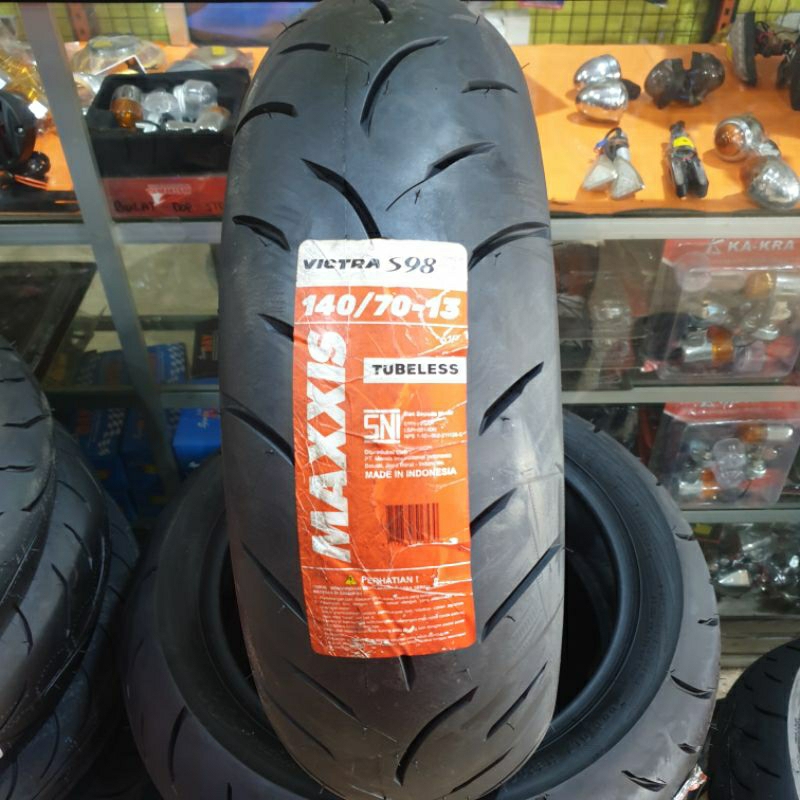 Ban Maxxis Victra 140/70-13 Tubeless