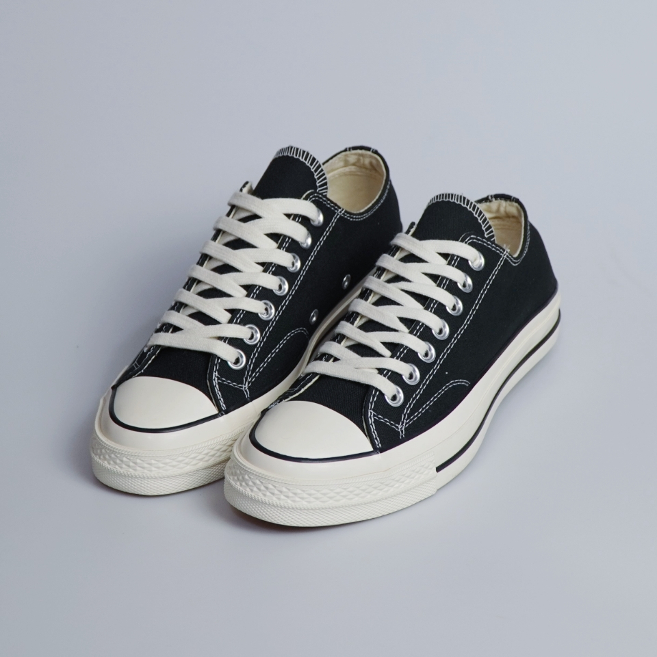 FAVORIT sepatu sneakers converse all star hitam putih sepatu sekolah wanita pria