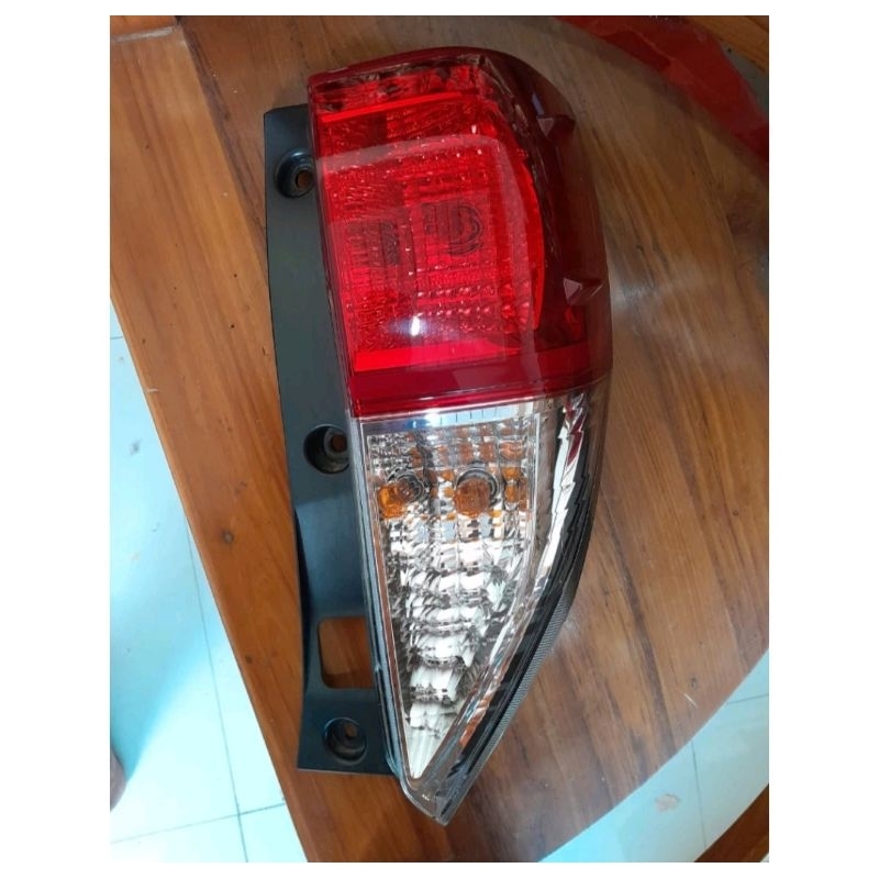 stoplamp lampu belakang innova reborn ( original copotan mobil )