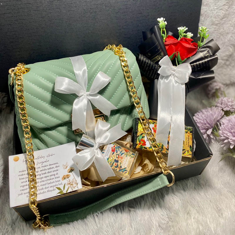 

FLASHALE GIFTBOX SIAPA CEPAT DIA DAPAT STOK CUMAN 1 TIAP VARIASI