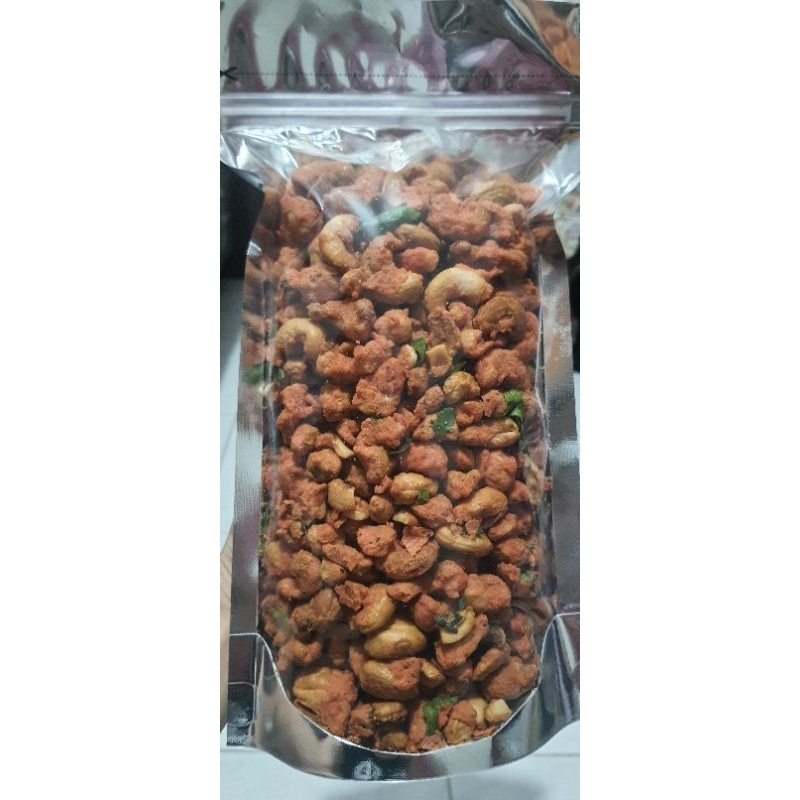 

Kacang Mede pedas daun jeruk Thailand Utuh isi 500 gram