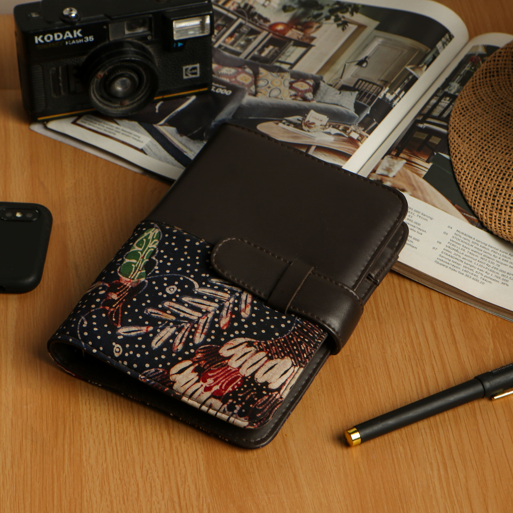 

Aghili Agenda Cover - Buku Agenda Batik Kulit Faux Leather Untuk Kerja Meeting Catatan Planner