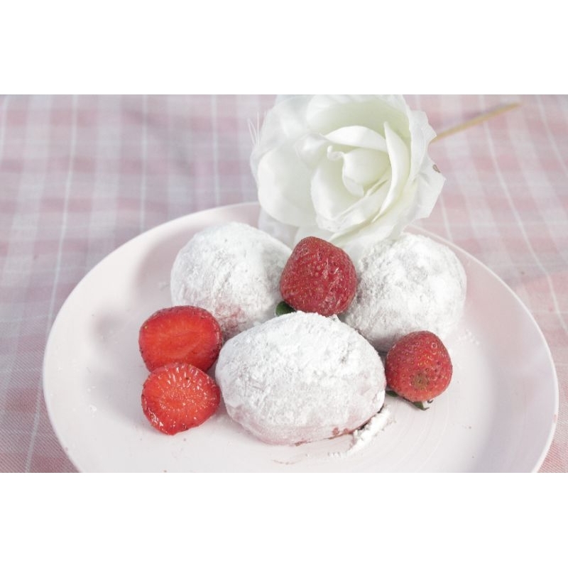 

Daifuku Mochi Strawberry Rain Chocolate