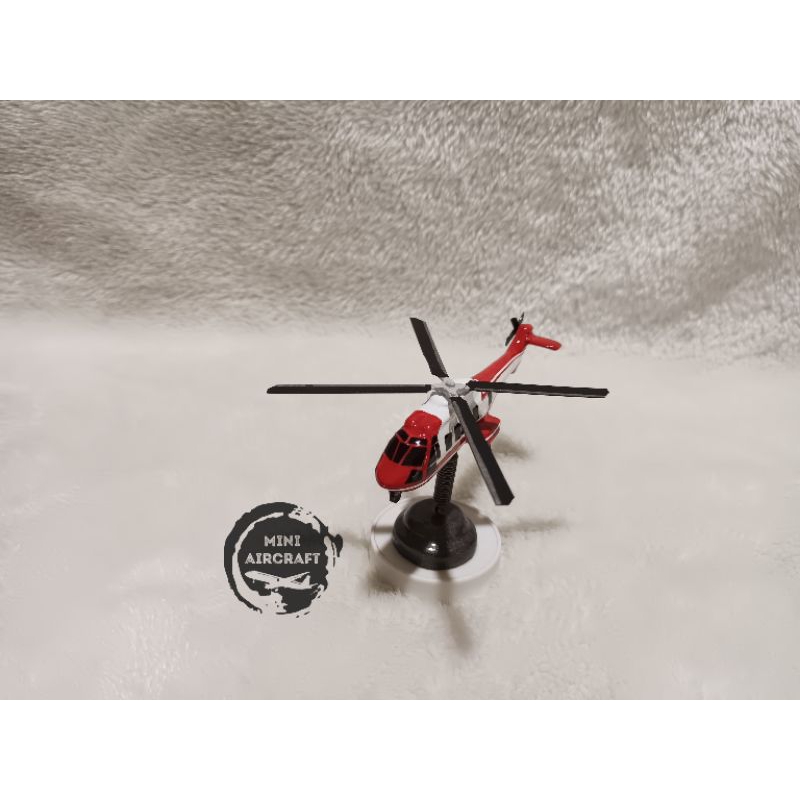 Miniatur Pesawat Helikopter super puma merah putih