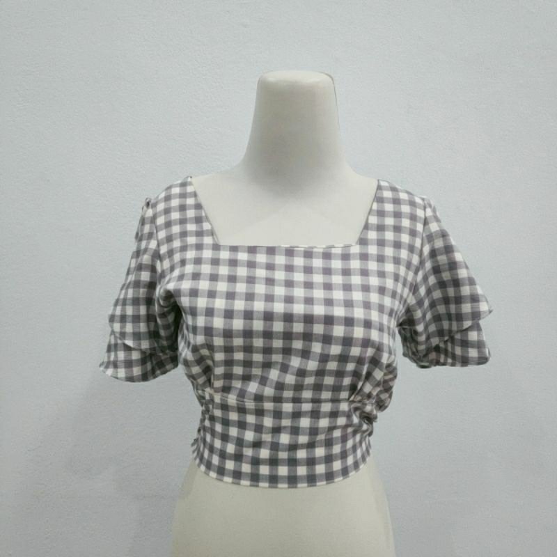 PRELOVED TOP SQUARE NECK / ATASAN LENGAN RUFFLE - BAJU WANITA KOTAK-KOTAK WARNA DUSTY PURPLE / CROPT