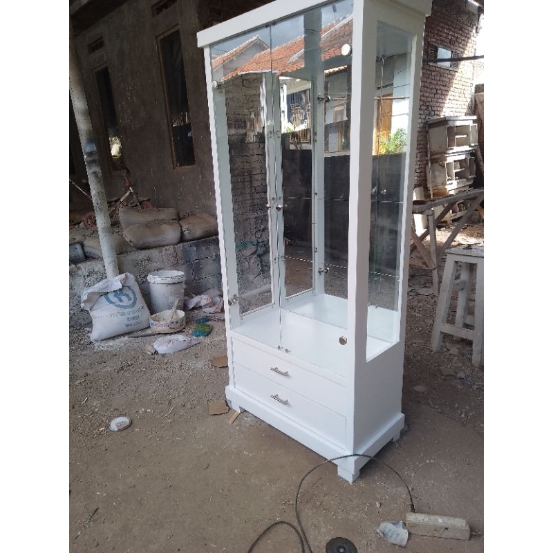 lemari pajangan / rak kristal 2 pintu / lemari kaca / lemari kaca minimalis