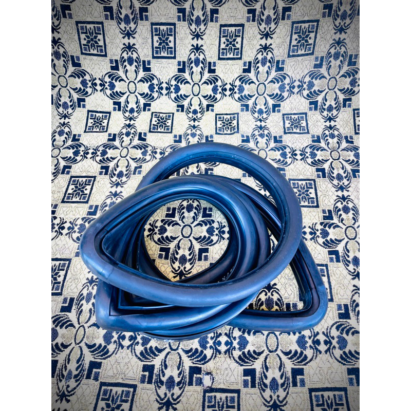 KE30 karet kaca belakang