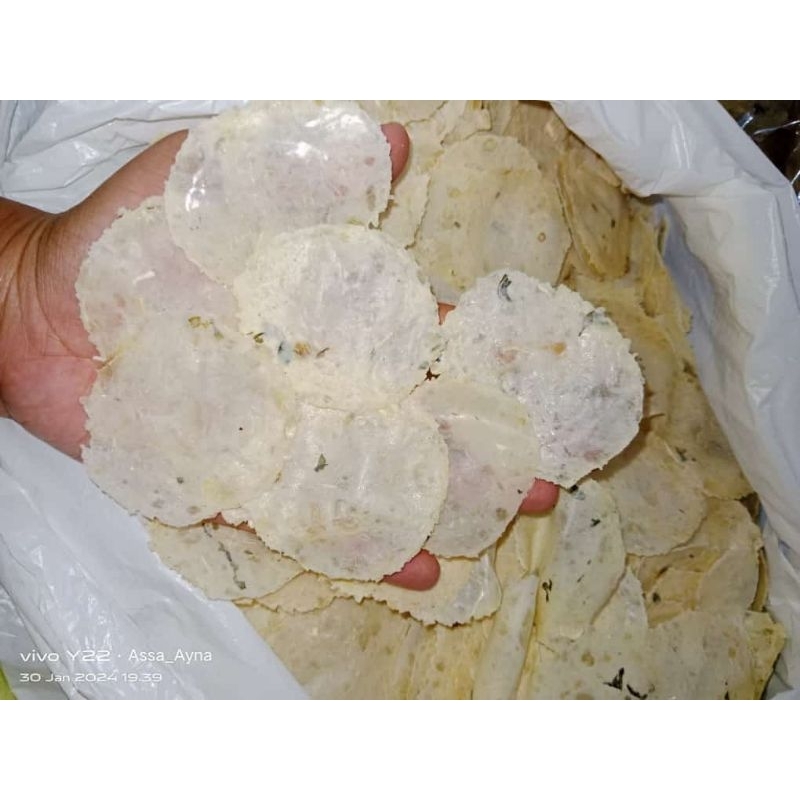 

krupuk mentah cimpring khas wonobodro batang (free packing kardus)