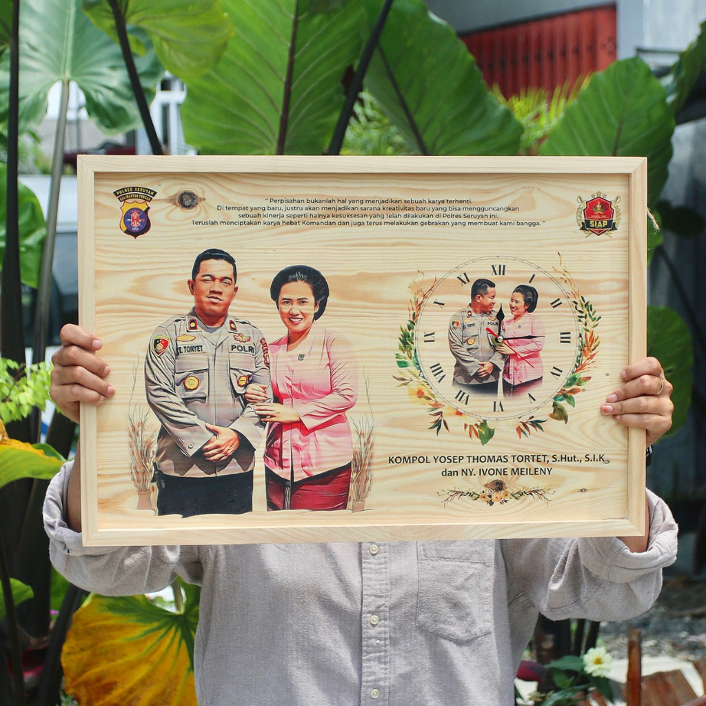Jam Dinding Kayu Custom Foto ukuran Besar - Jam dekorasi Aestetic Kado Karikatur Wajah Hadiah Farewe